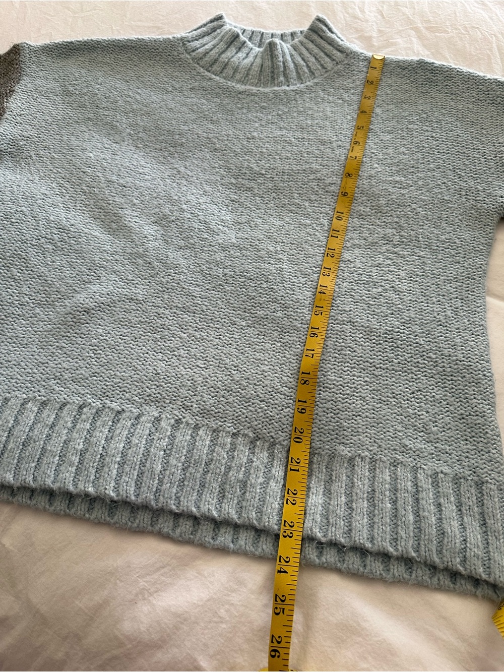 Michael Stars Light Blue Crewneck Sweater with Gray and Cream Sleeves, size medi - Picture 9 of 9
